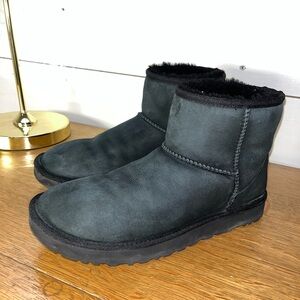 UGG BLACK SUEDE ANKLE BOOTS – Size 10 US